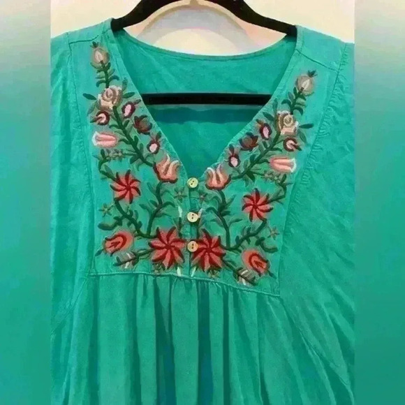 Beautiful Embroidered Floral Tunic, size small (see measurements) - Picture 4 of 5